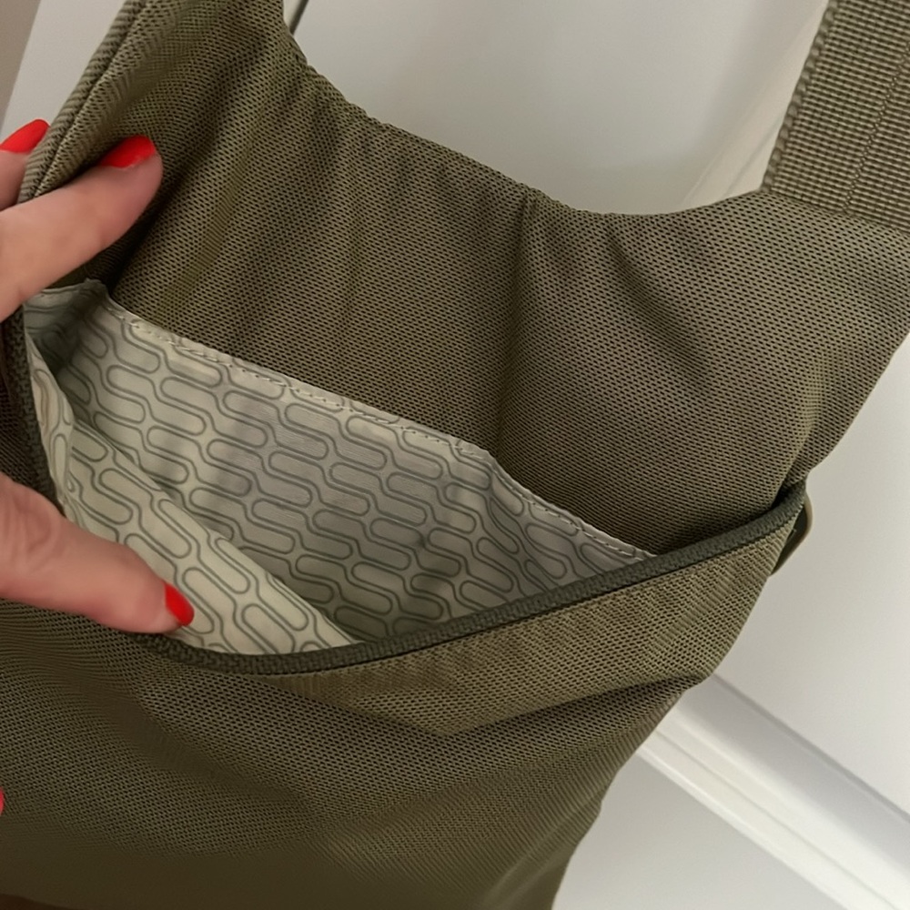 Tumi T-Tech Nylon Mckenna 10" Crossbody Bag 5132SGE - Picture 5 of 15